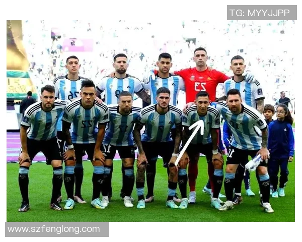 足球罗总的传奇之路：从球场新星到全球偶像的成长故事